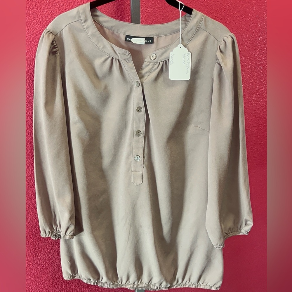 Sara Michelle Taupe Henley Puff-Sleeve Blouse